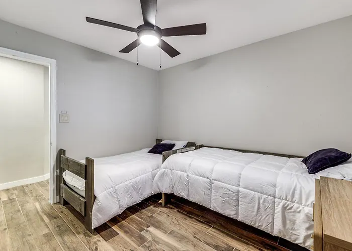 Holiday home Family & Pet Friendly! Desert Oasis In *