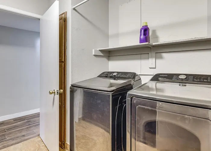 Holiday home Family & Pet Friendly! Desert Oasis In