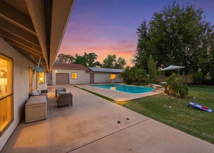 Family & Pet Friendly! Desert Oasis In Holiday home